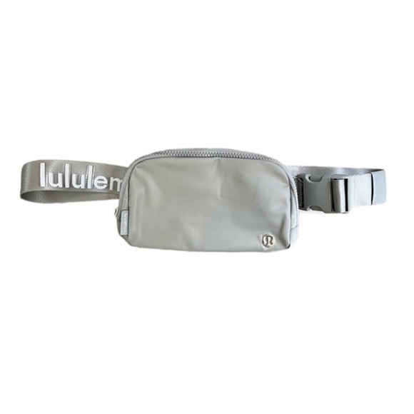 Silver Drop/White Everywhere Belt Bag Lululemon - Picture 5 of 5